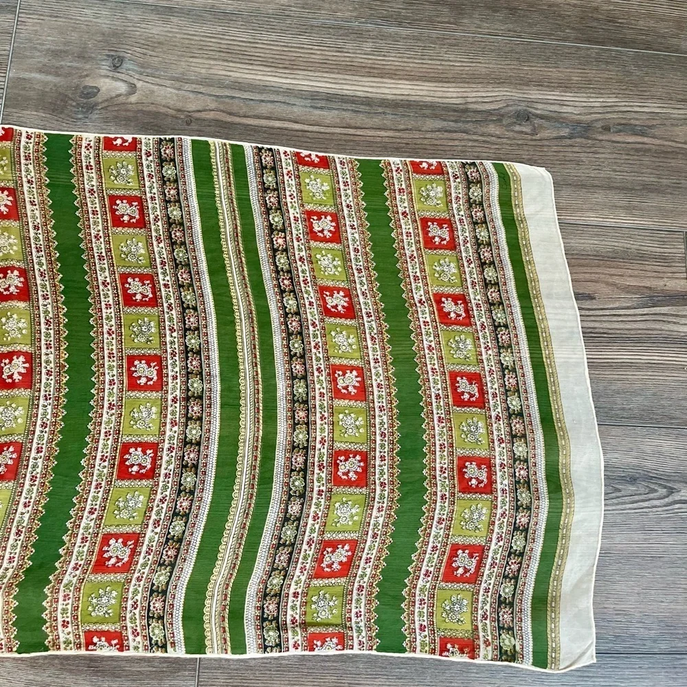 Echo vibrant table